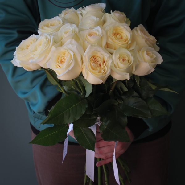 15 пионовидных роз  "Candlelight" Эквадор