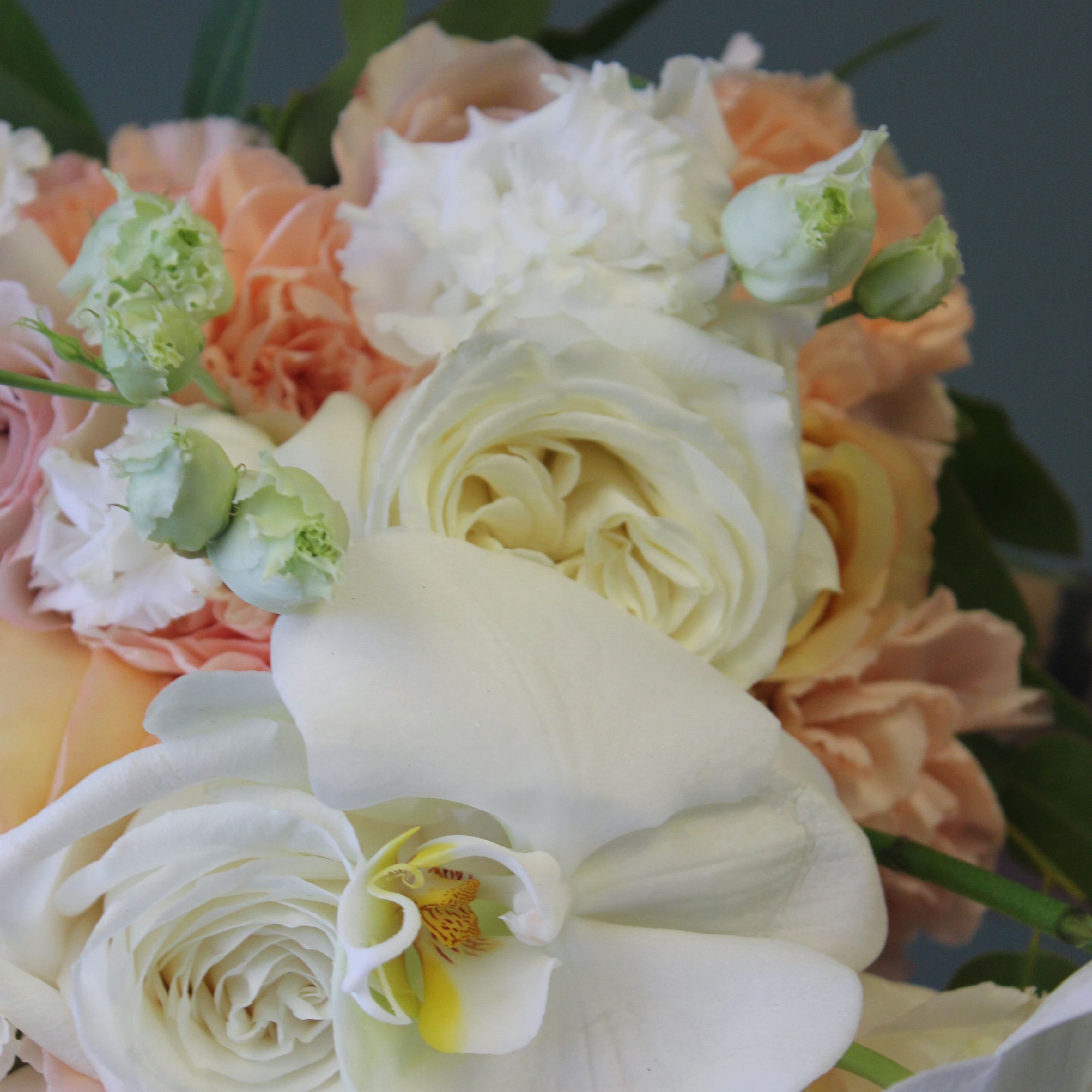 Букет невесты с орхидеей