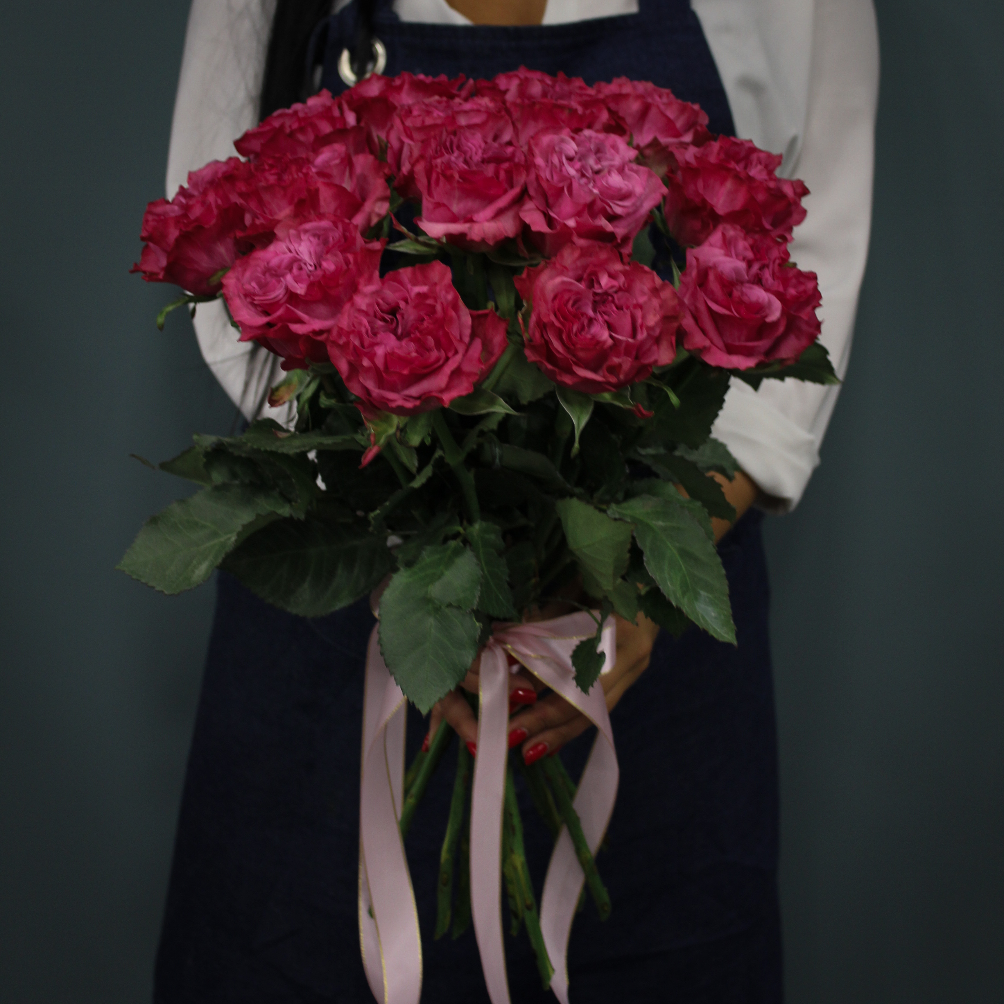 15 пионовидных розовых роз Эквадор
